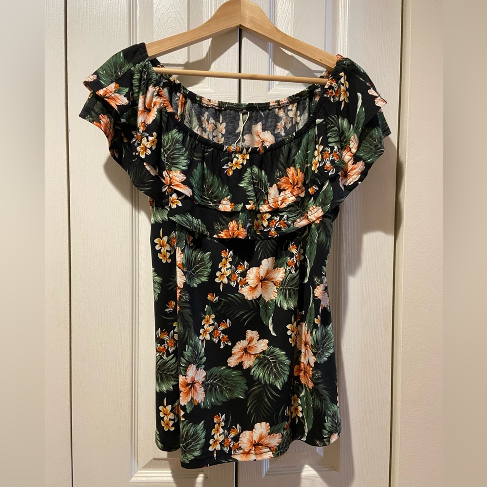 Wear On or Off the Shoulder~Beautiful Tropical Print Top